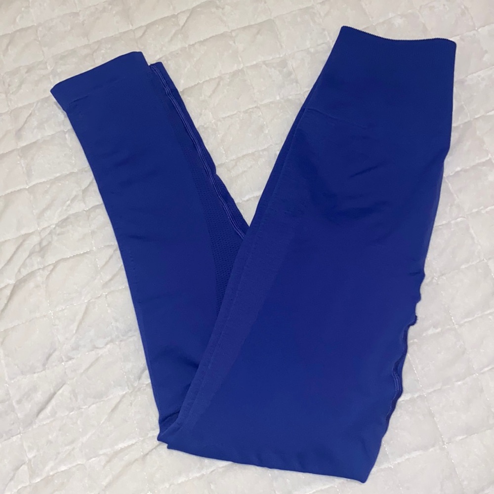 Lululemon - like new condition, 25 inch inseam size 8